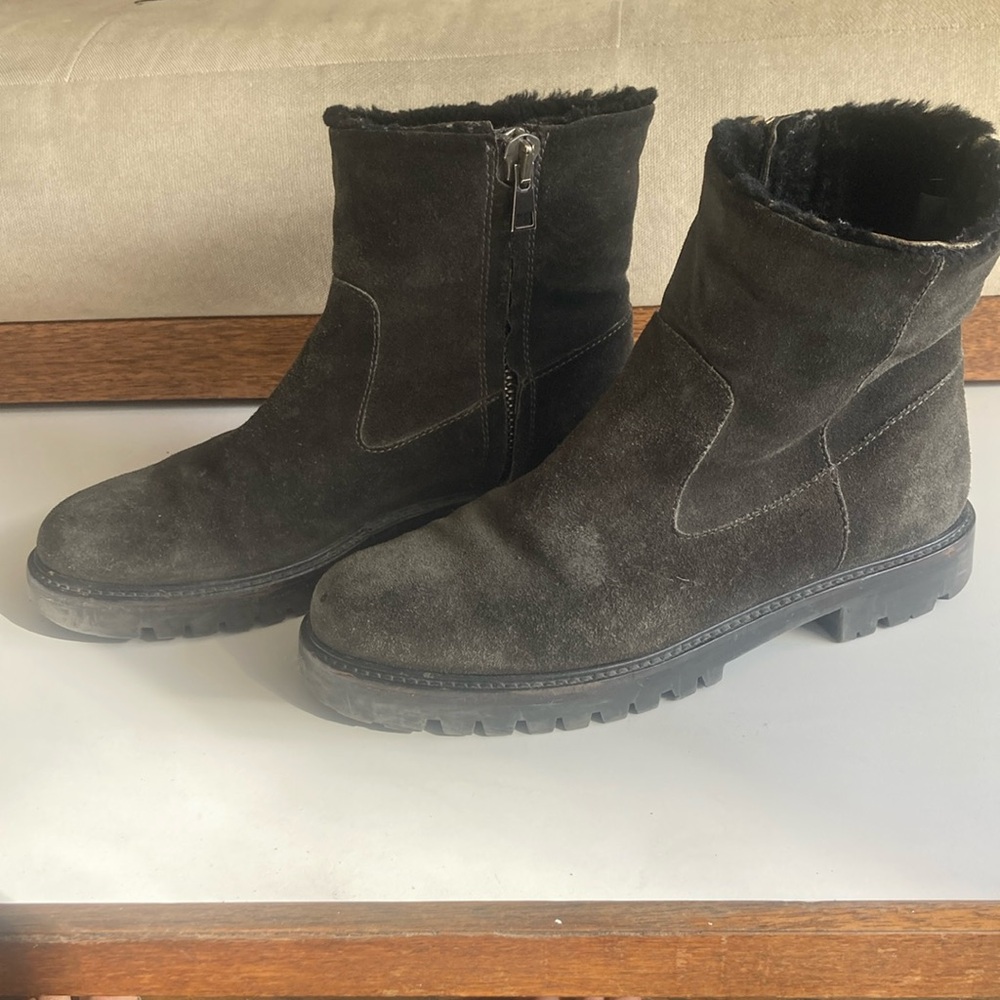Distressed Vince Frances Black Shearling Fur-Lined Ankle Boots Size 7